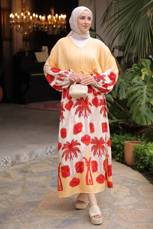 Bel Büzgü Detaylı Desenli Elbise