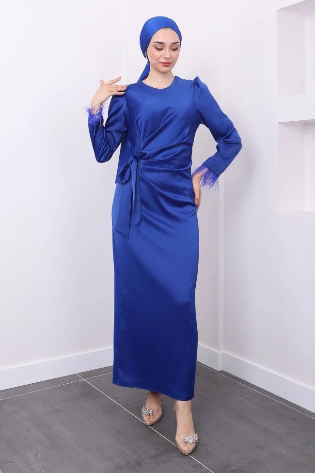 Saks Mavi Kolu Tüylü Yan Detaylı Saten Abiye