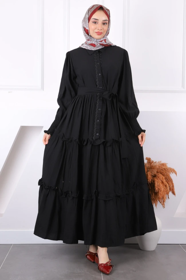 Siyah Önü Nakışlı Bel Kuşaklı Elbise