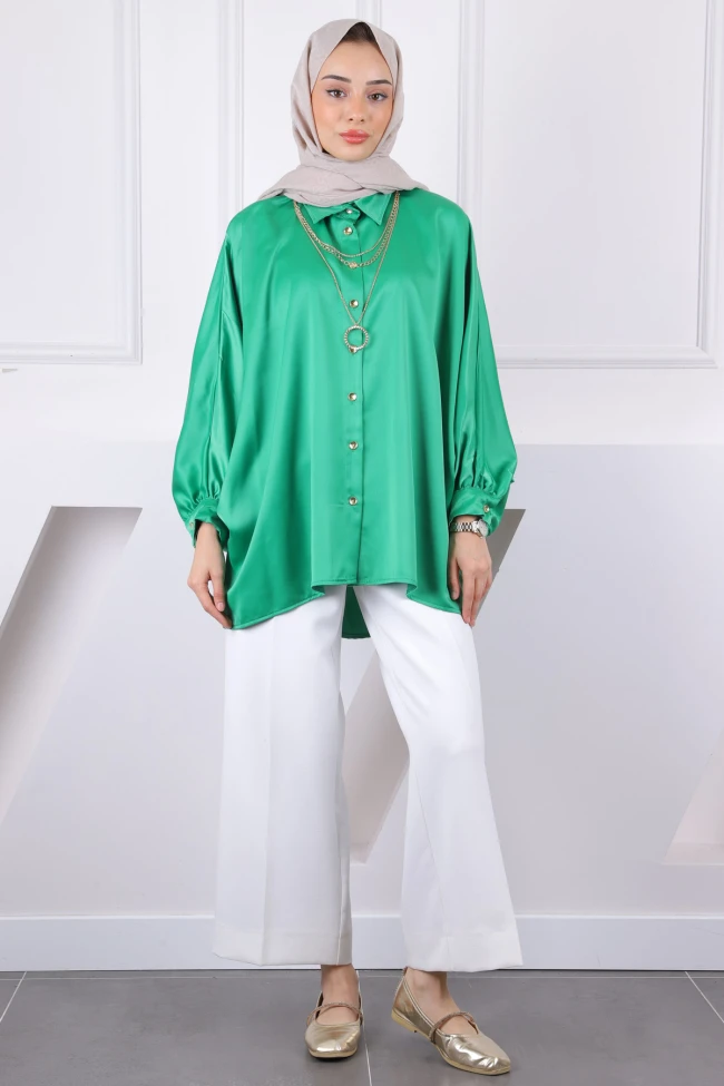 Yeşil Kolyeli Oversize Saten Gömlek