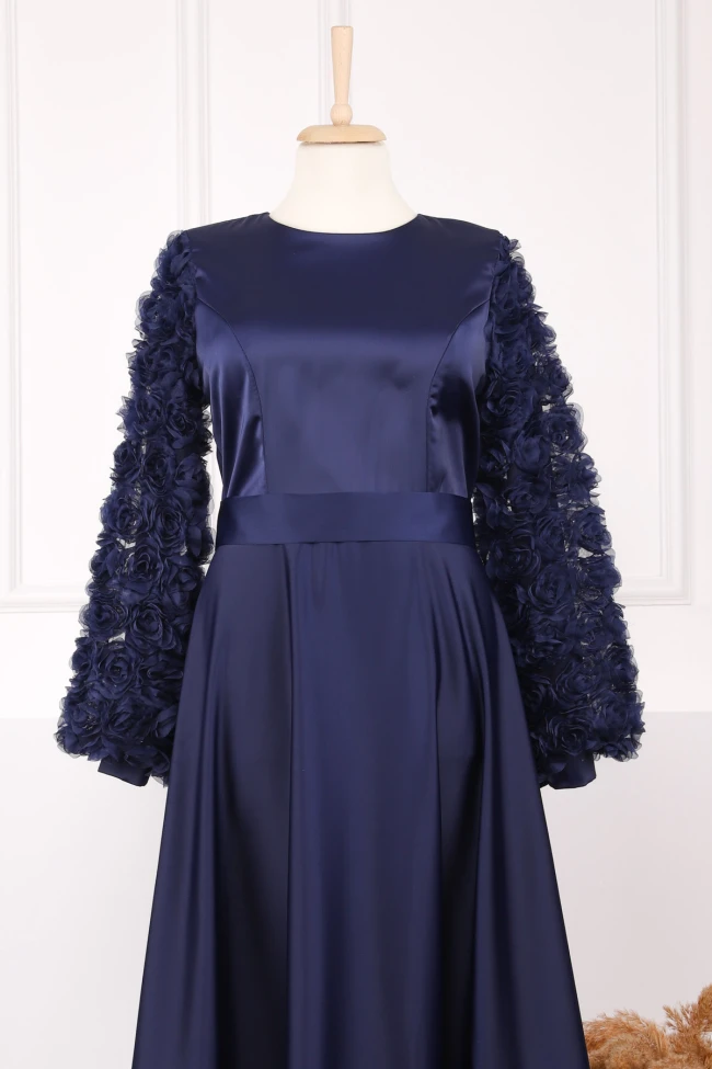 Lacivert Gül Detaylı Kuşaklı Saten Abiye