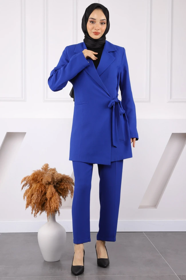 Saks Mavi Yan Baglamalı Krep Ceket Pantolonlu Takım