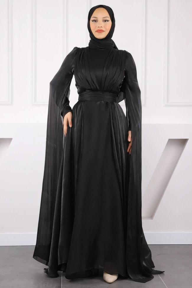 Siyah Omuz Detaylı Drapeli Abiye