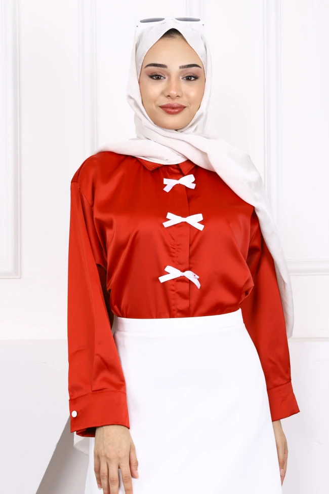 Kırmızı Fiyonklu Saten Gömlek