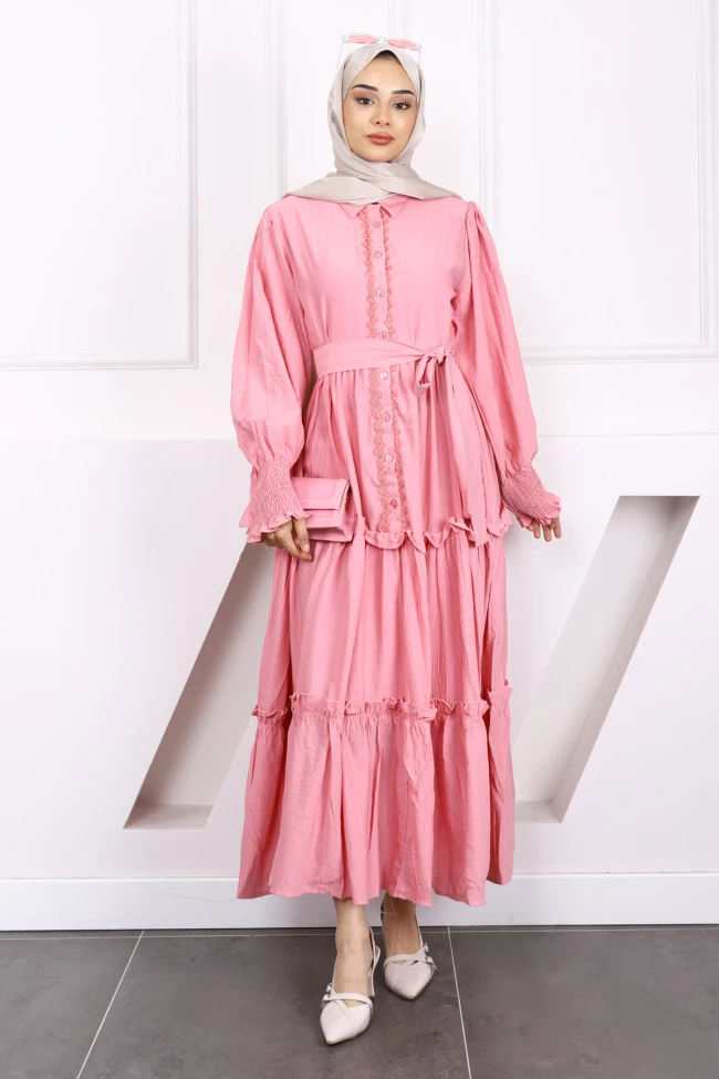 Pembe Önü Nakışlı Bel Kuşaklı Elbise