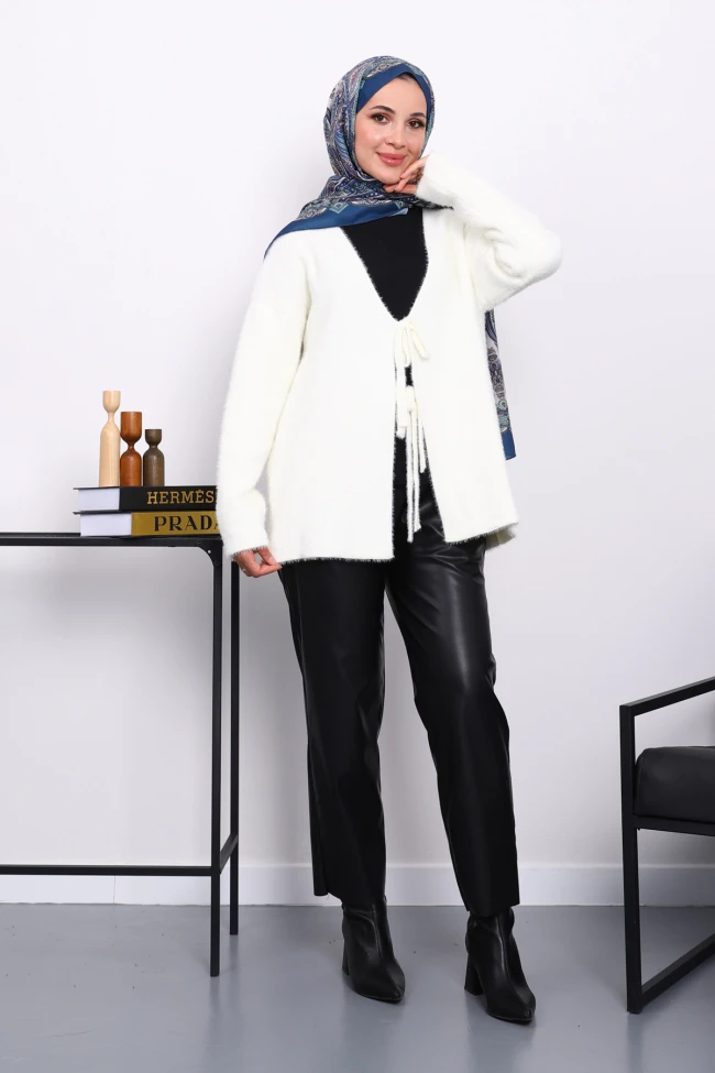 Ekru Ön Bağlamalı Angora Yumoş Hırka