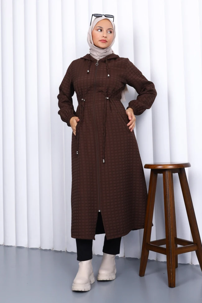 Kahverengi Kapşonlu Kapitone Cepli Uzun Kaban