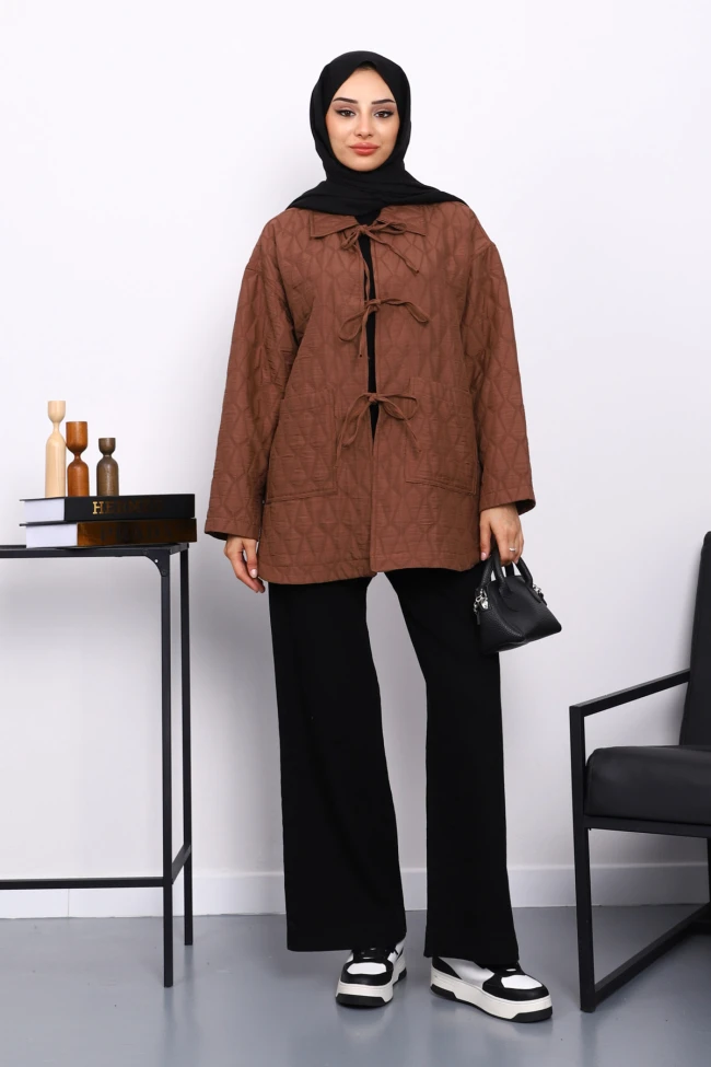 Kahverengi Yakalı Çift Cepli Kapitone Ceket