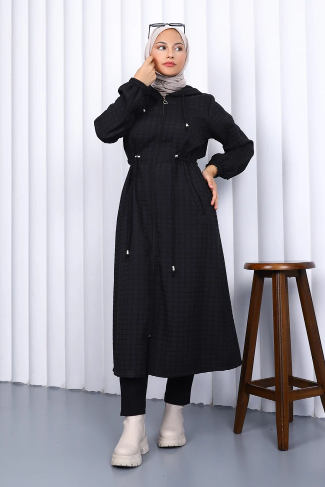 Siyah Kapşonlu Kapitone Cepli Uzun Kaban