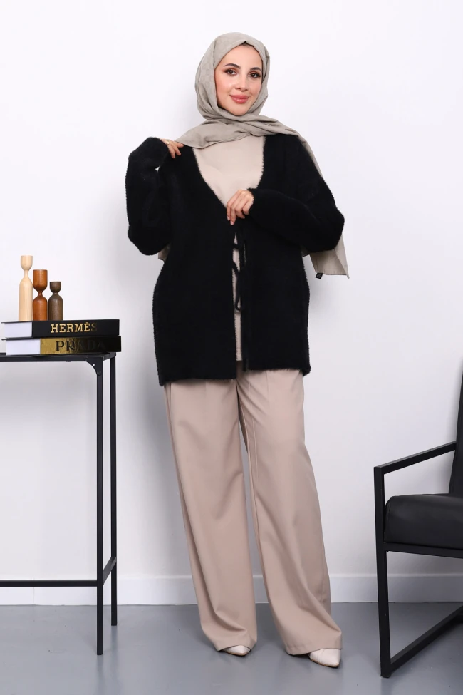 Siyah Ön Bağlamalı Angora Yumoş Hırka