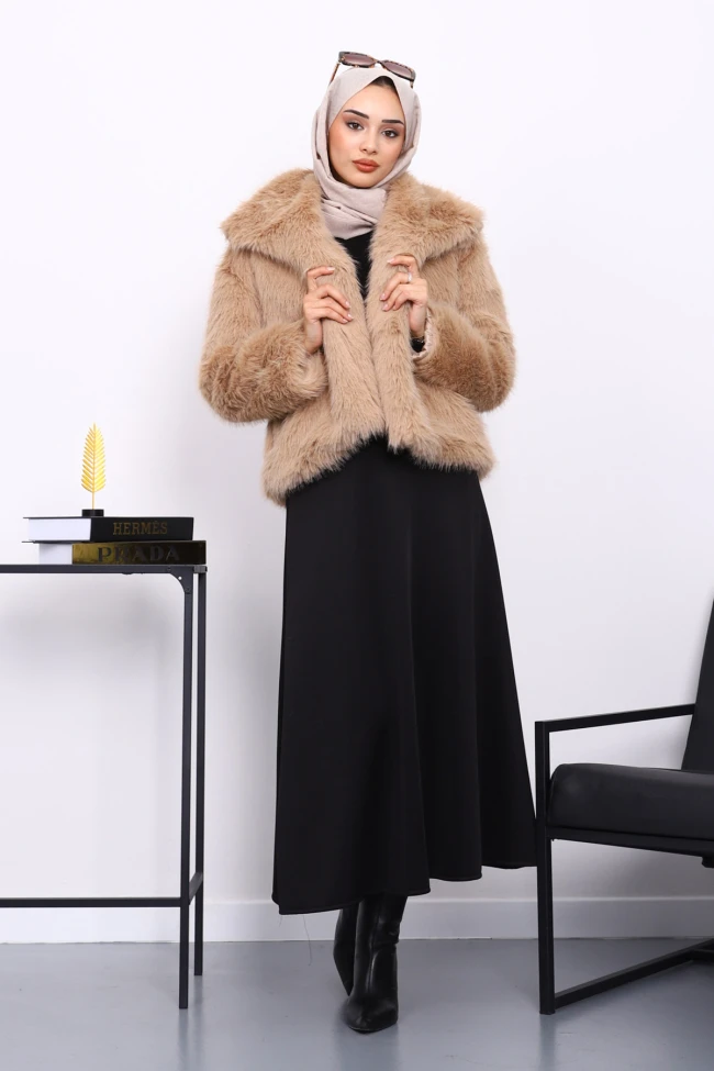 Bej Astarlı Kısa Kürk Kaban