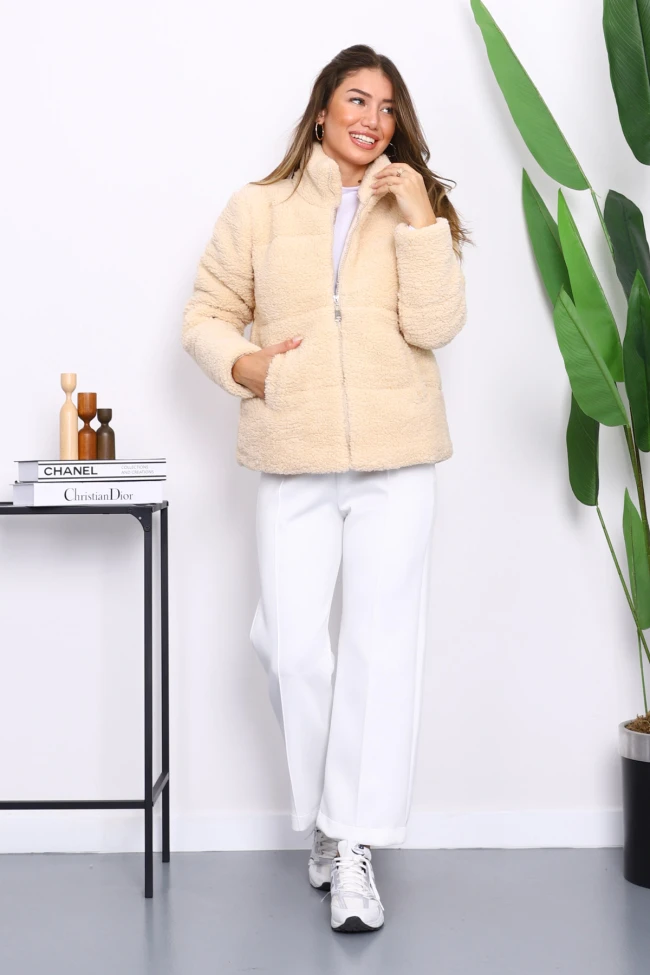 Bej Fermuarlı Astarlı Kısa Peluş Mont