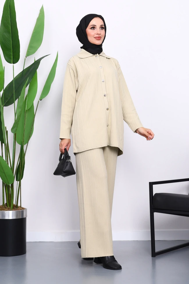 Bej Gömlek Yaka Düğmeli Pantolonlu Triko Takım