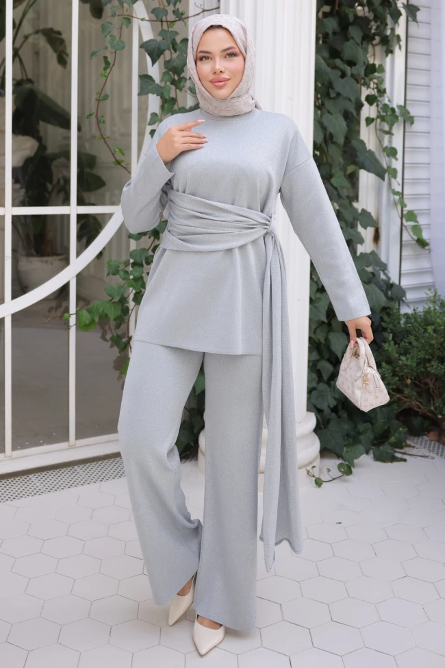 Gri Bisiklet Yaka Simli Pantolonlu Takım