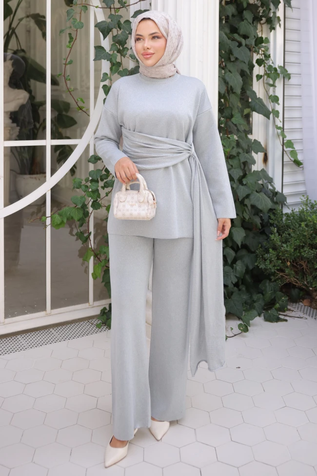 Gri Bisiklet Yaka Simli Pantolonlu Takım