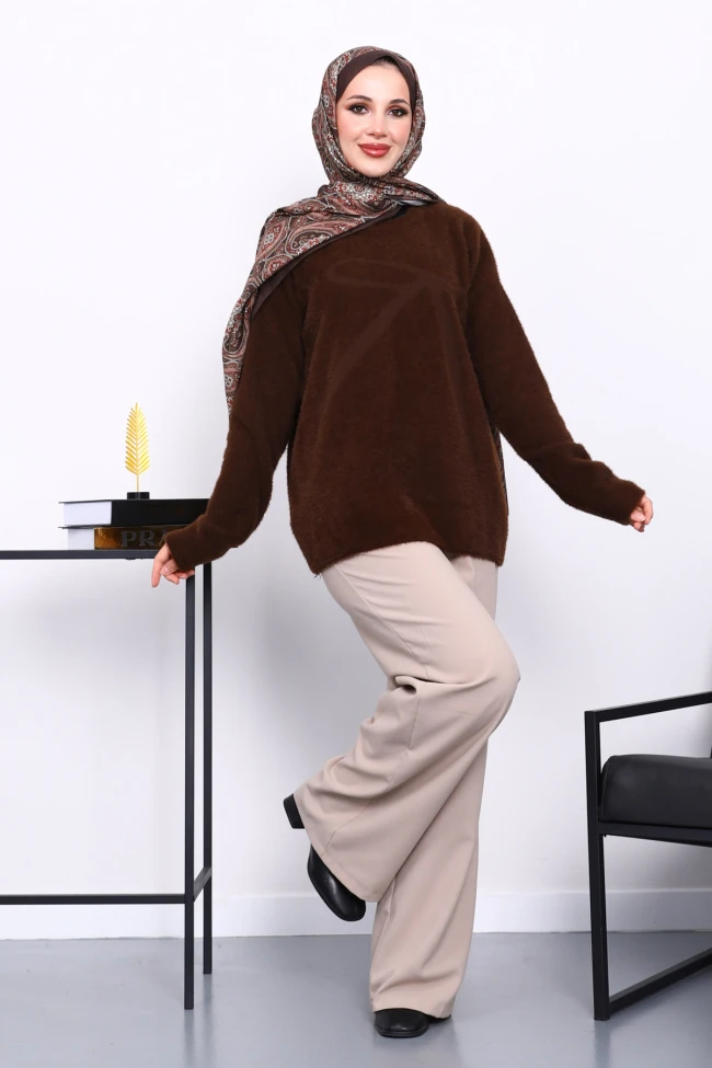 Kahverengi Bisiklet Yaka Desenli Angora Yumoş Triko Kazak