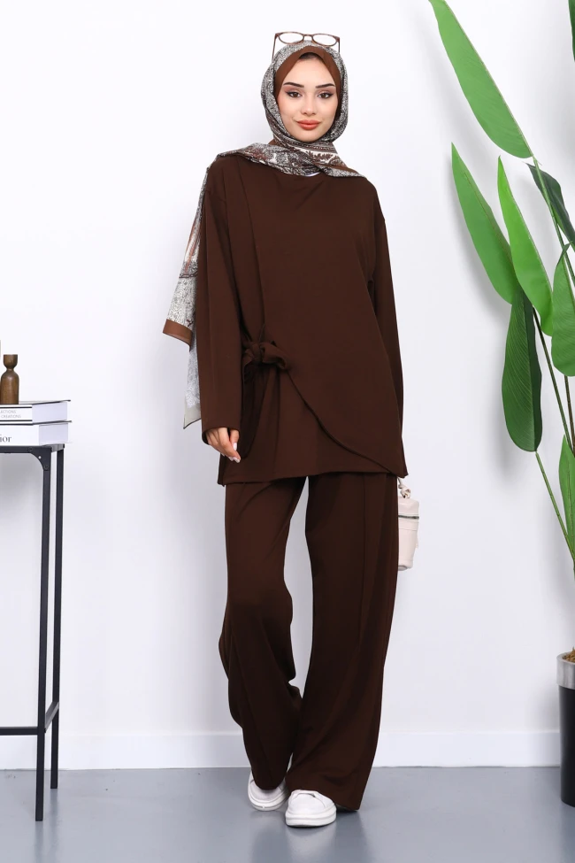 Kahverengi Yandan Kuşak Bağlamalı Pantolonlu Takım