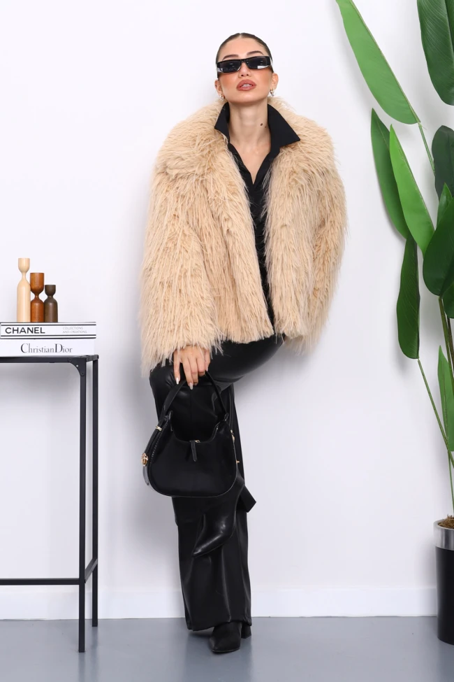 Koyu Bej Yakalı Kürk Ceket