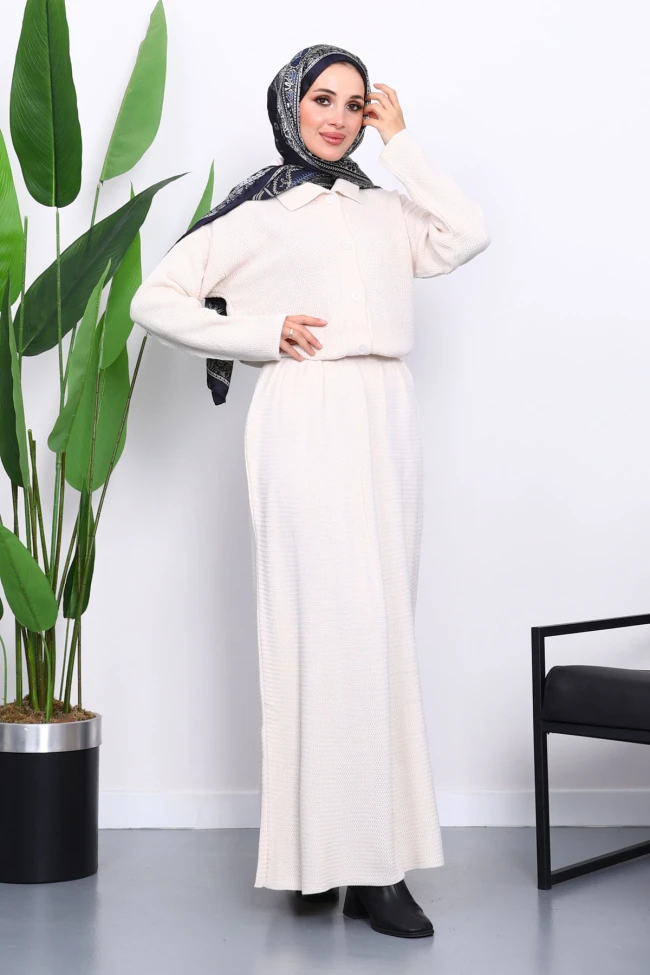 Krem Gömlek Yaka Düğmeli Triko Etekli Takım