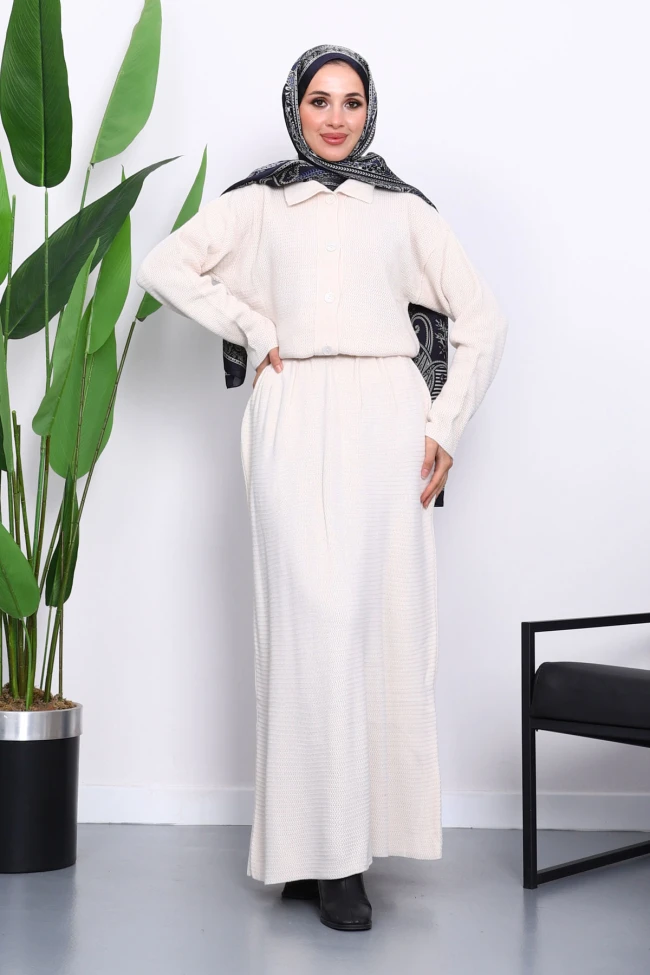 Krem Gömlek Yaka Düğmeli Triko Etekli Takım