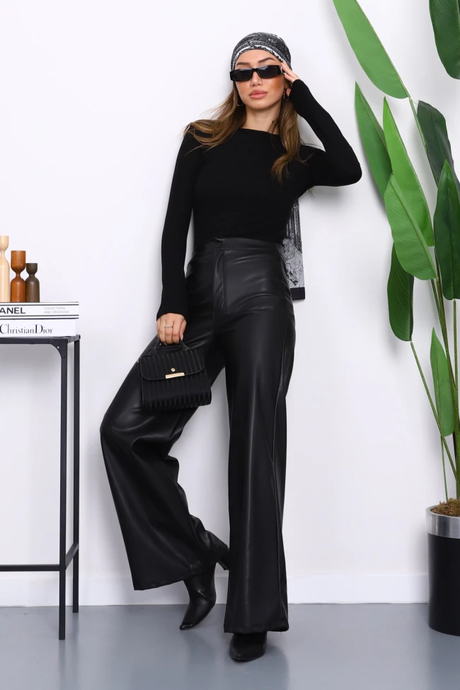 Siyah Bisiklet Yaka Modal Crop Bluz