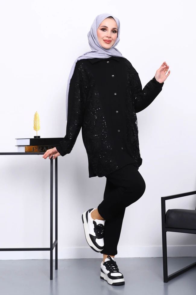 Siyah Düğmeli Pul Payetli Pantolonlu Takım