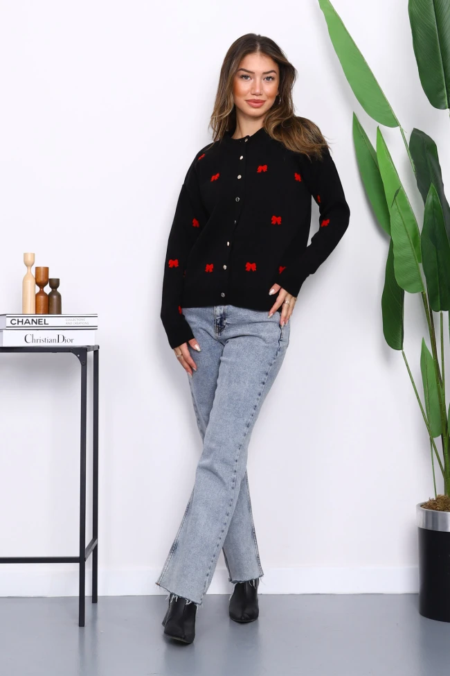 Siyah Fiyonk Nakışlı Triko Hırka