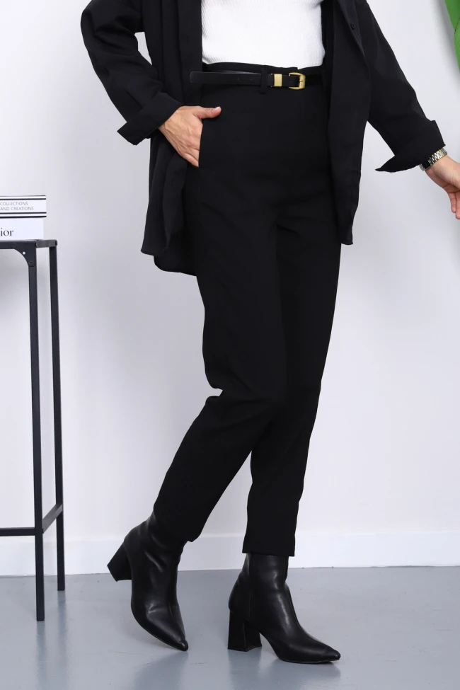 Siyah Kemerli Önü Pensli Havuç Kumaş Pantolon