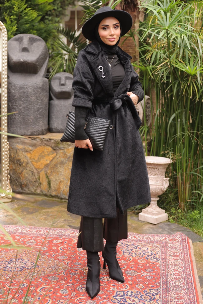 Siyah Kolları Örgü Detaylı Angora Kaban