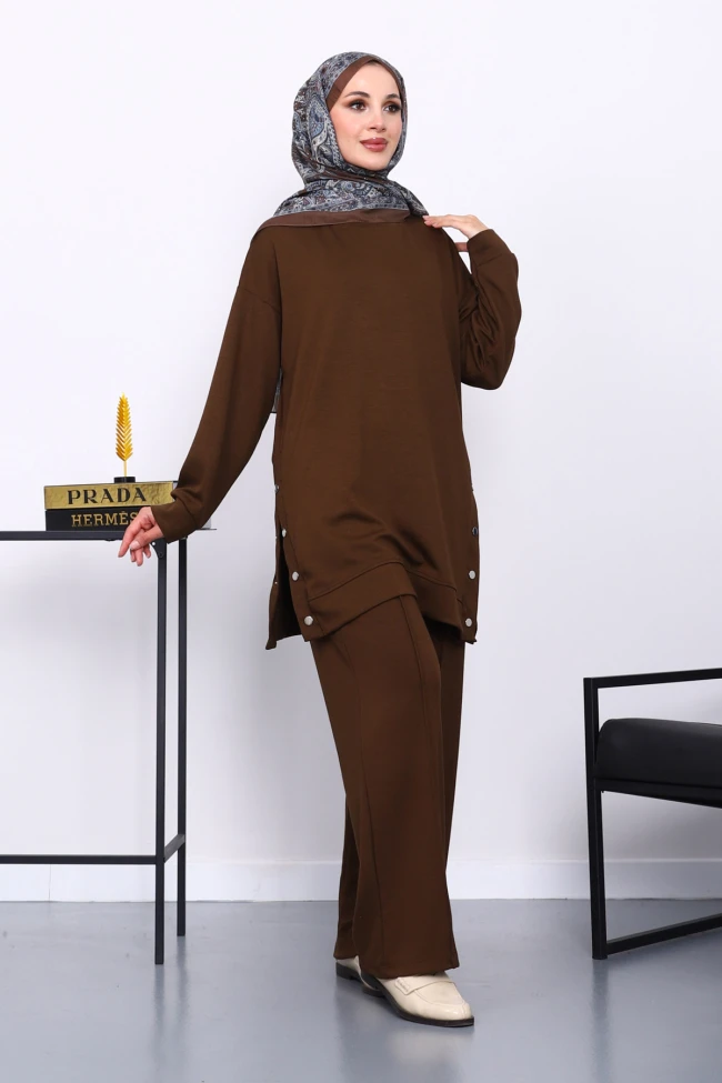 Kahverengi Bisiklet Yaka Çıtçıt Detaylı Modal Takım