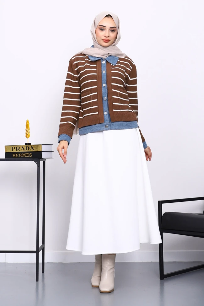 Kahverengi Düğmeli Kot Detaylı Triko Hırka