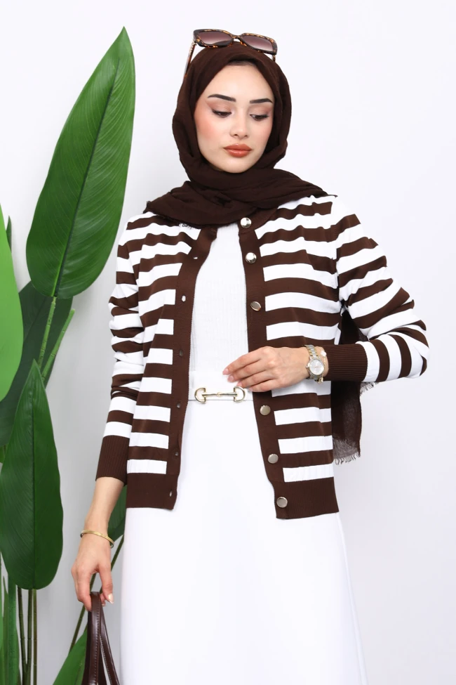 Kahverengi Düğmeli Soğuk İplik Triko Hırka