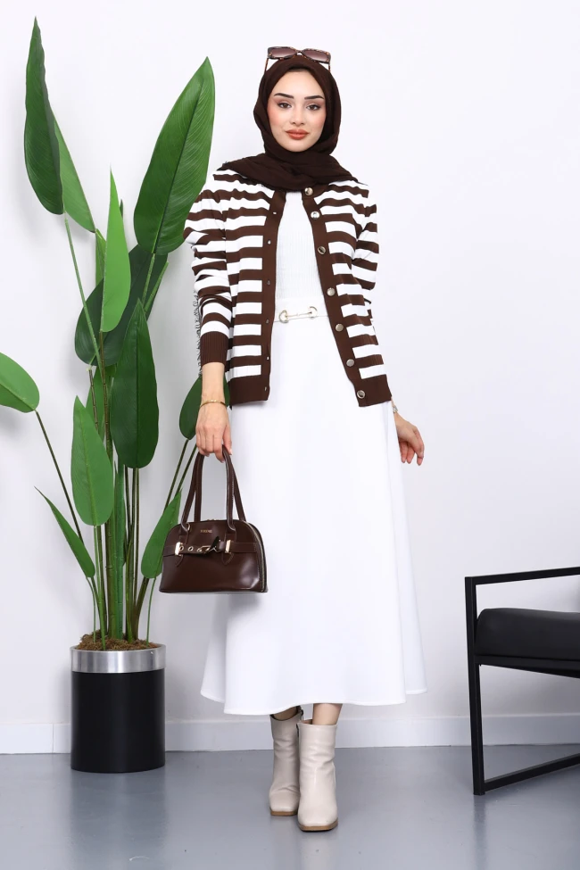 Kahverengi Düğmeli Soğuk İplik Triko Hırka