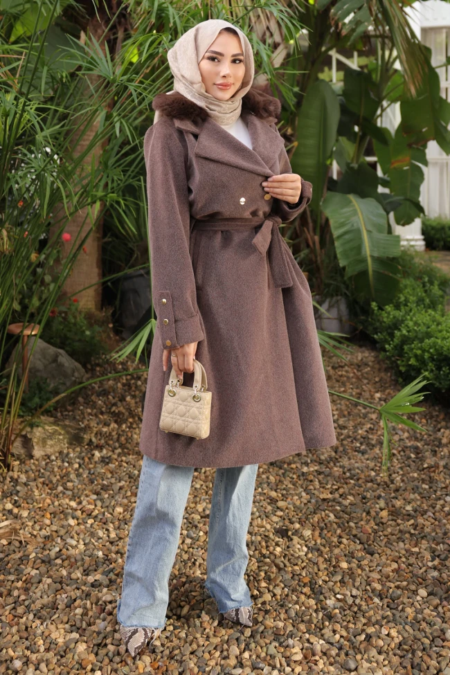 Kahverengi Yaka Kürklü Angora Kaban