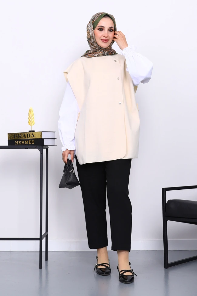 Krem Çıtçıt Detaylı Kaşe Yelek