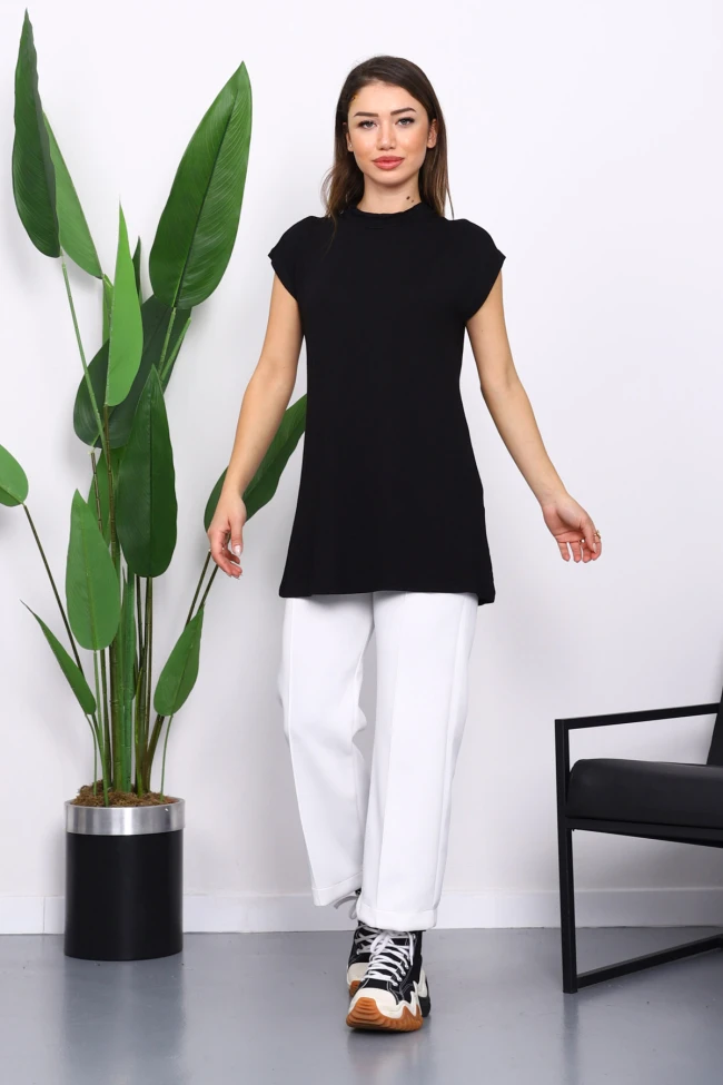 Siyah Dik Yaka Sıfır Kol İçlik