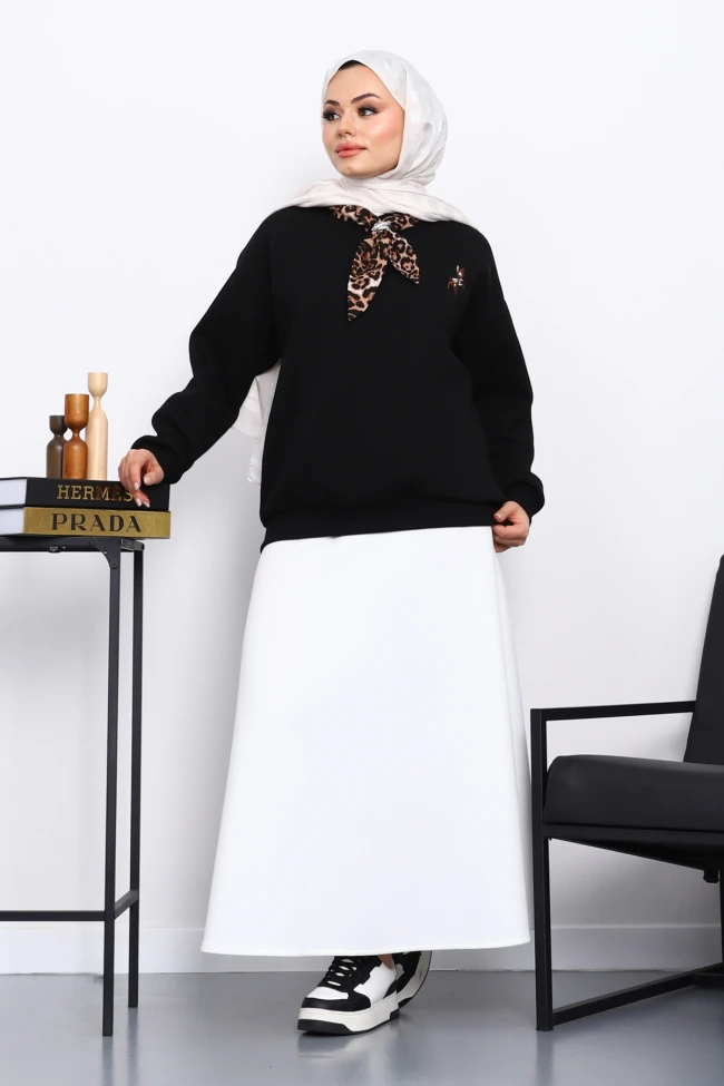 Siyah Fular Aksesurlı Ceylan İşlemeli Üç İplik Sweat