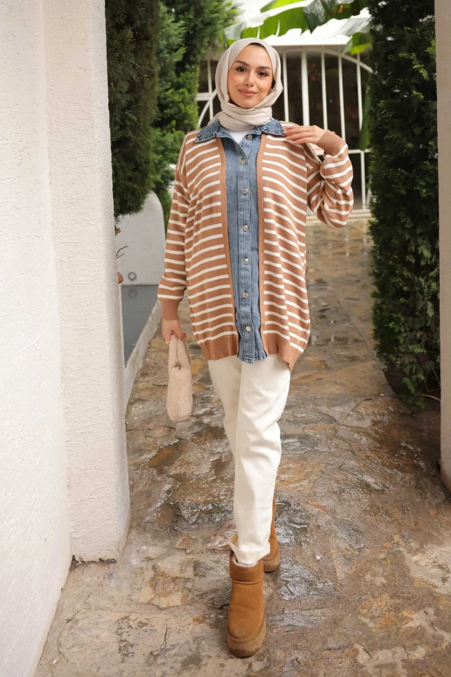 Bisküvi Kot Detaylı Düğmeli Triko Hırka