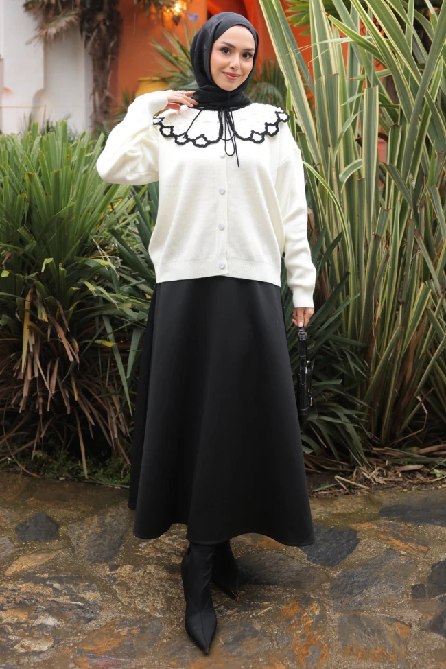 Ekru Yaka Dantel Detaylı Düğmeli Triko Hırka