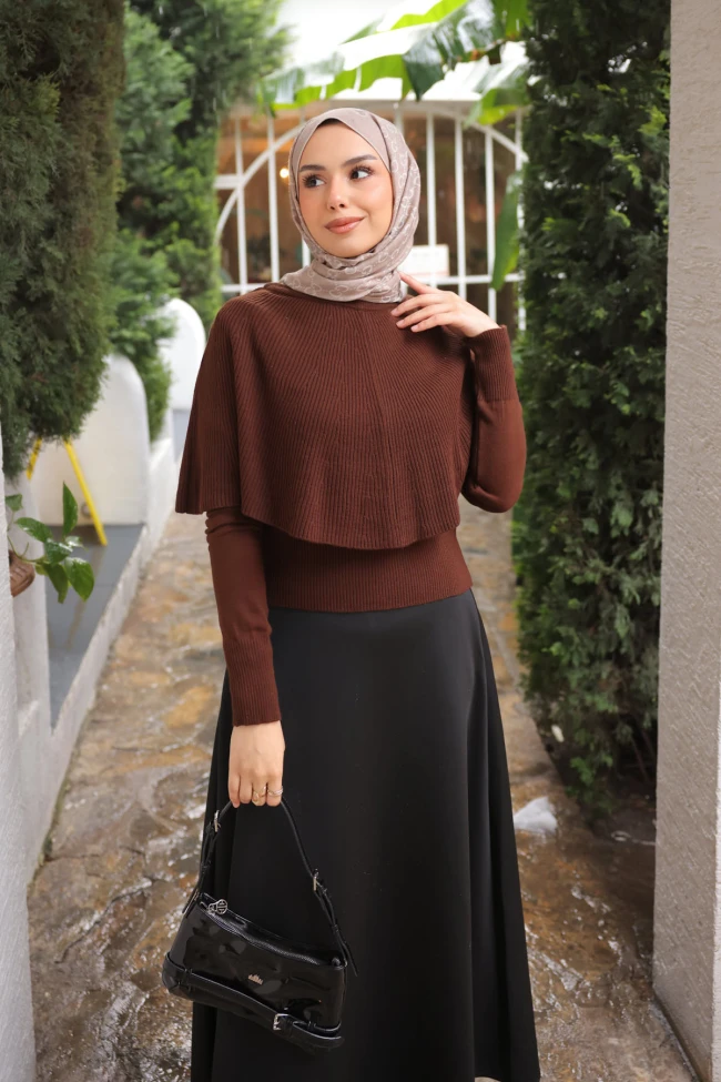 Kahverengi Pelerin Detaylı Fitilli Triko Kazak