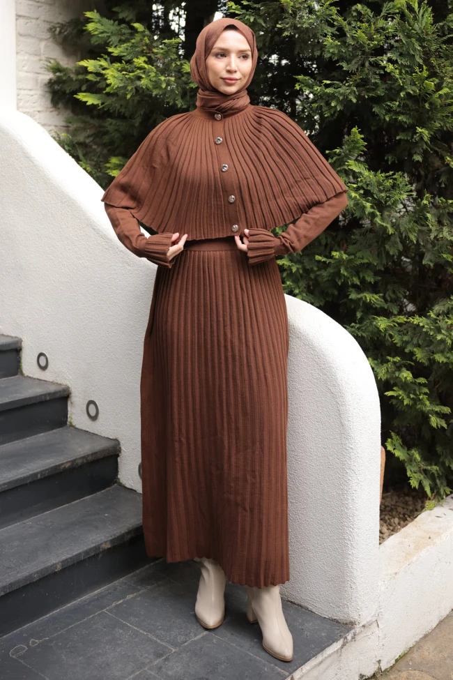 Kahverengi Pelerin Detaylı Uzun Triko Elbise