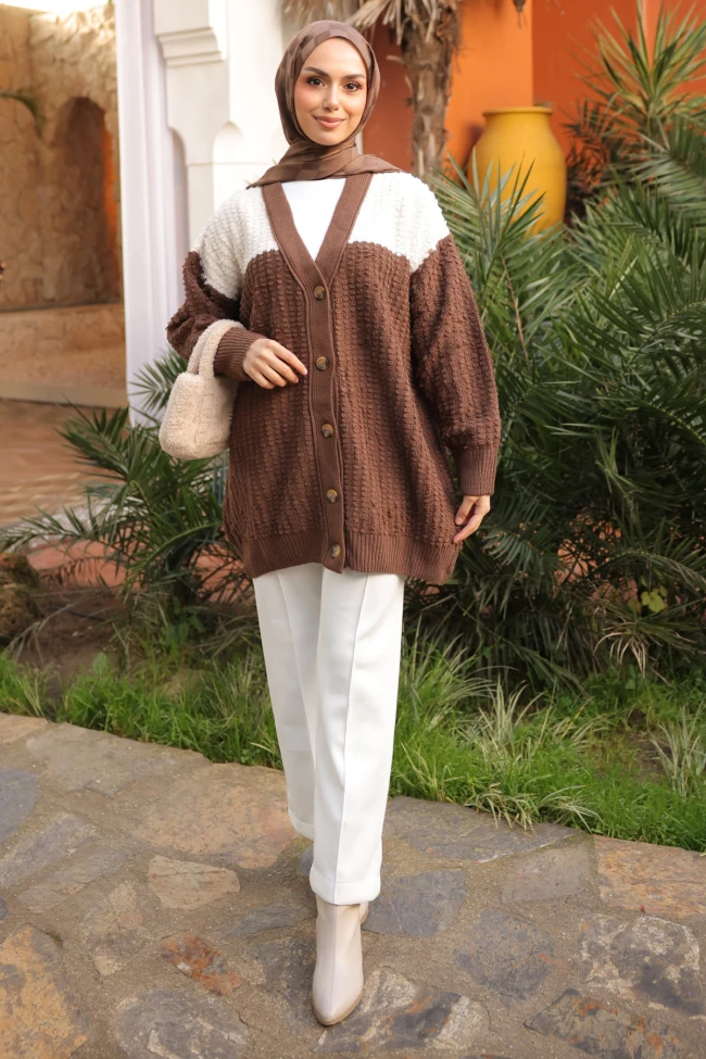 Kahverengi V Yaka Düğmeli Triko Hırka