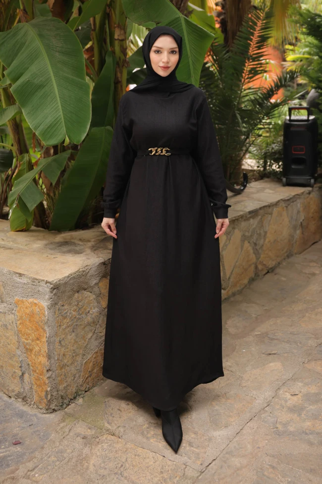 Siyah Zincir Kuşaklı Fitilli Uzun Elbise