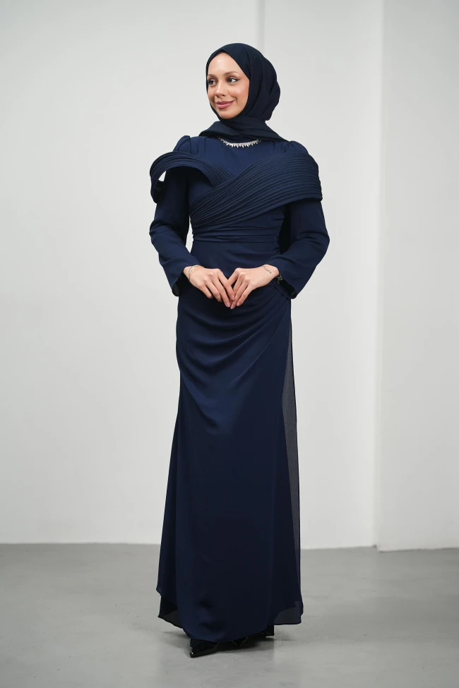 Lacivert Yakası Taş Detaylı Omuzu Kat Drapeli Abiye