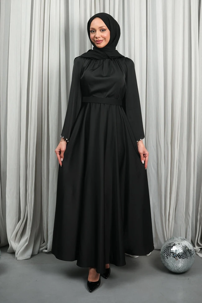 Siyah Kolları Taşlı Kuşaklı Saten Abiye