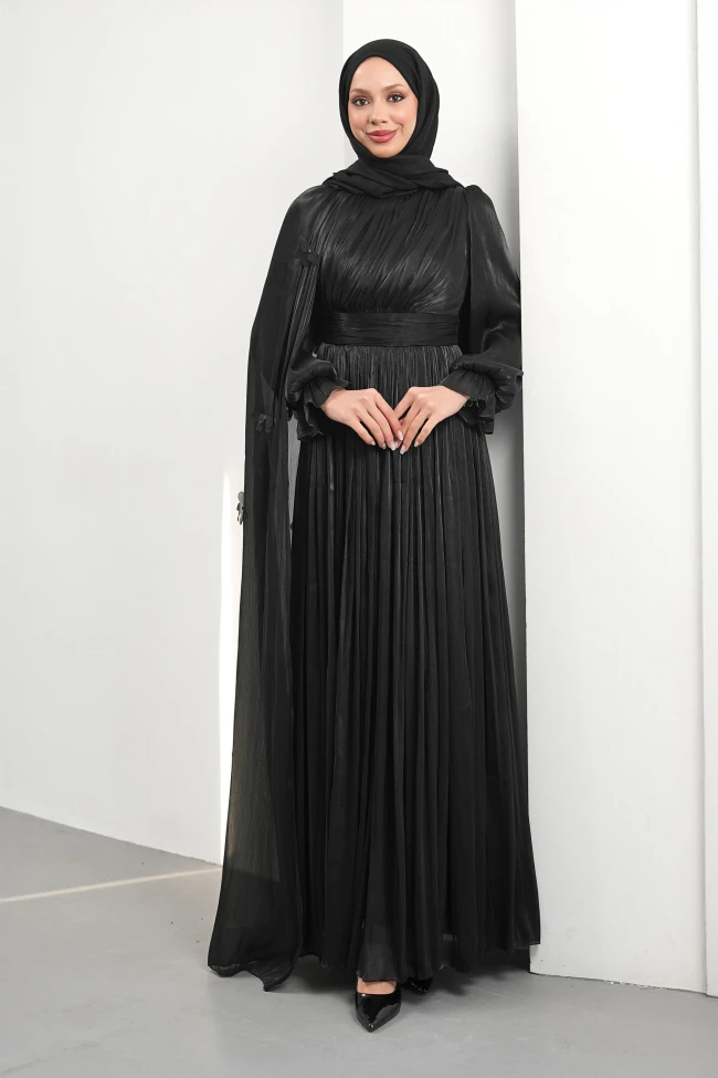 Siyah Pelerin Detaylı Piliseli Abiye