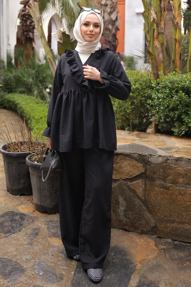 Siyah Yaka Fırfırlı Tunik Pantolonlu Takım