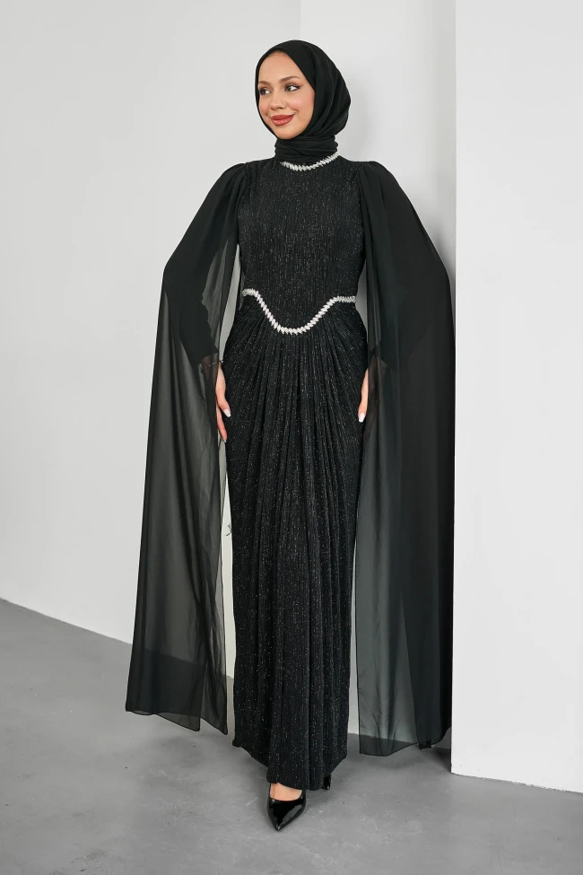 Siyah Yakası Ve Beli Taşlı Pelerin Detaylı Abiye