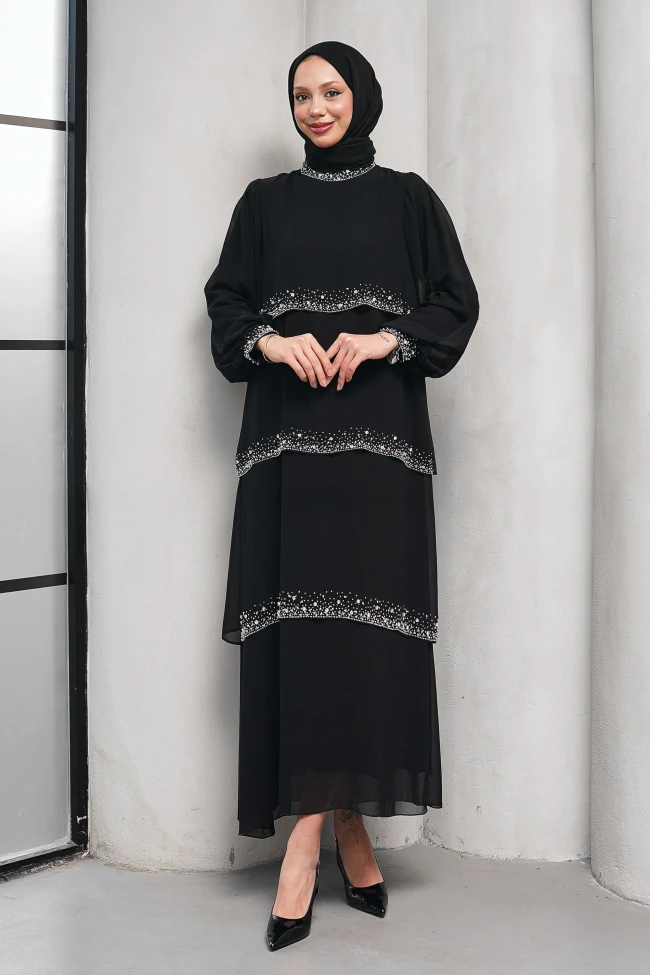 Siyah Yakası Ve Katları Taş Detaylı Şifon Abiye