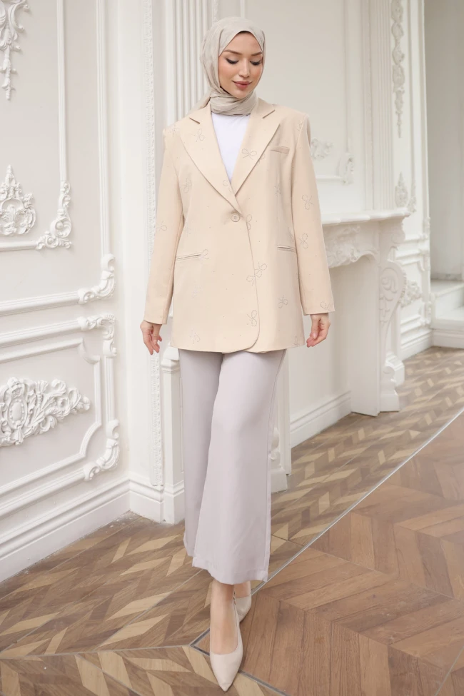 Bej Taş Detaylı Astarlı Ceket